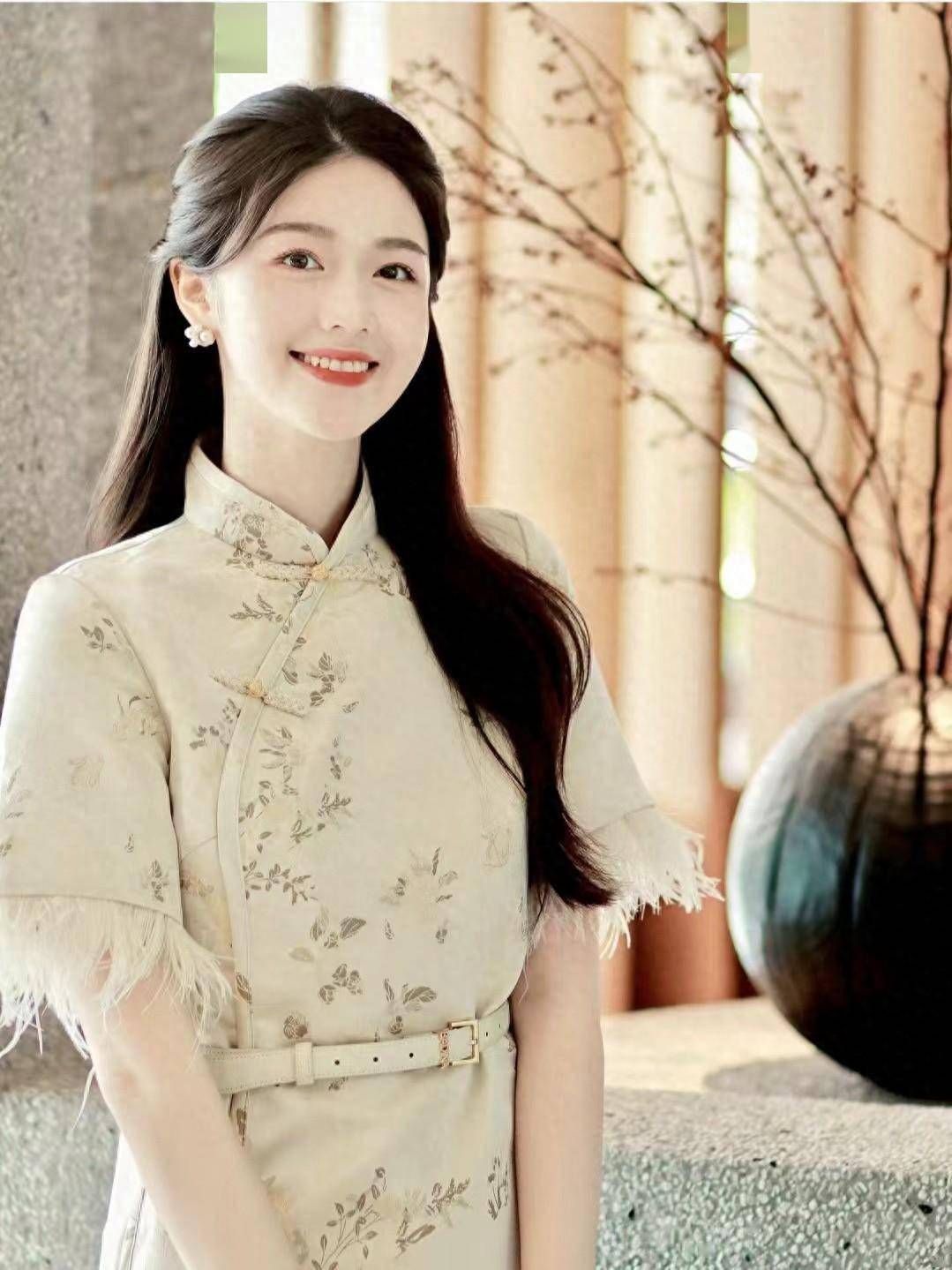 真見(jiàn)過(guò)大場(chǎng)面女人，裙子早就買這“3個(gè)”色系了，美的優(yōu)雅又高級(jí)